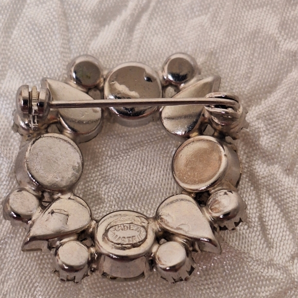 Vintage  Made In Austria Signed Clear Rhinestone Brooch - Picture 3 of 5